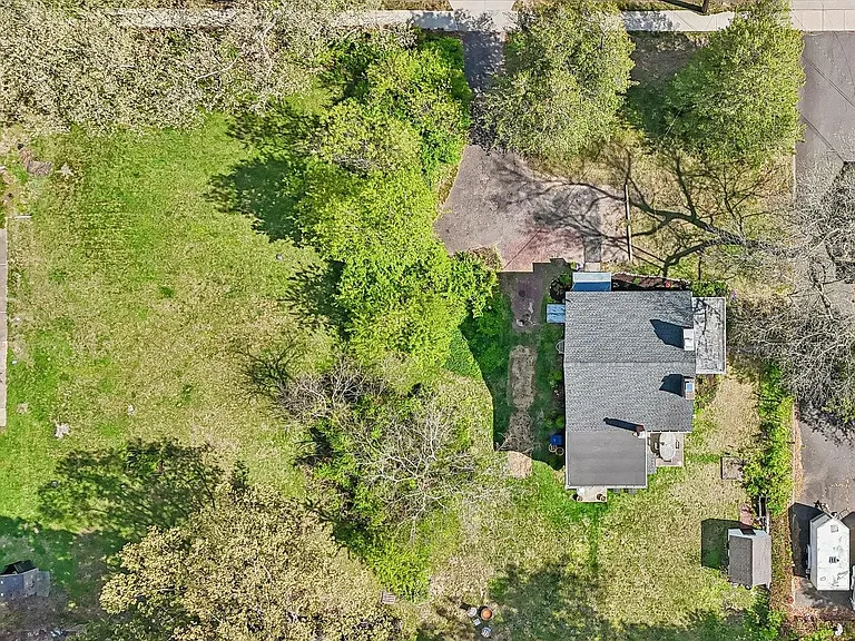 2167 Brunswick Ave — Photo 43