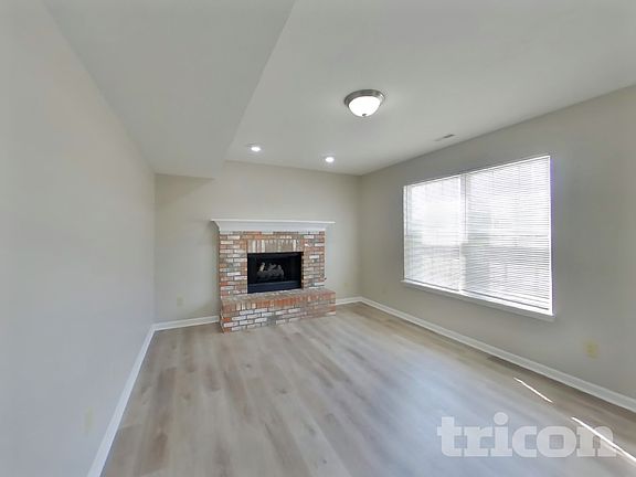 4th image of 828 Treyburn Green Dr