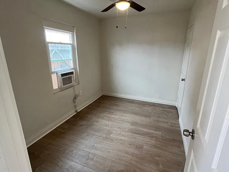 1075 W State St #8 — Photo 3