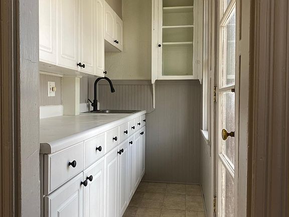 2nd image of 135 Courtland St #4