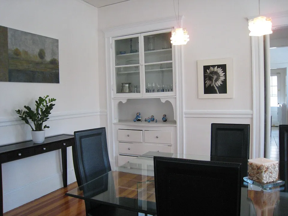 dining room alternate view