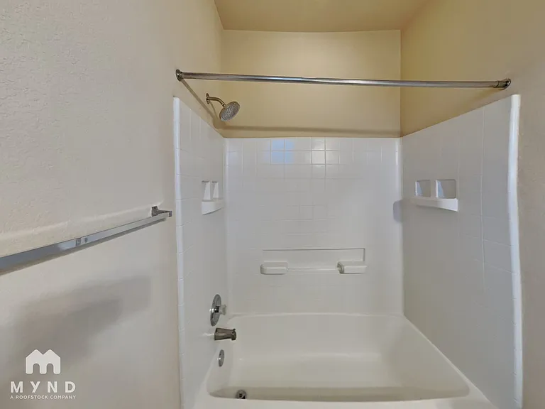 2216 Zach Scott St — Photo 8