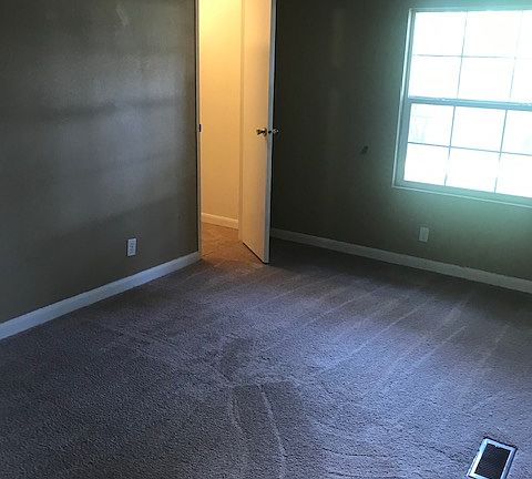 4th image of 27 Pecan Place Ln