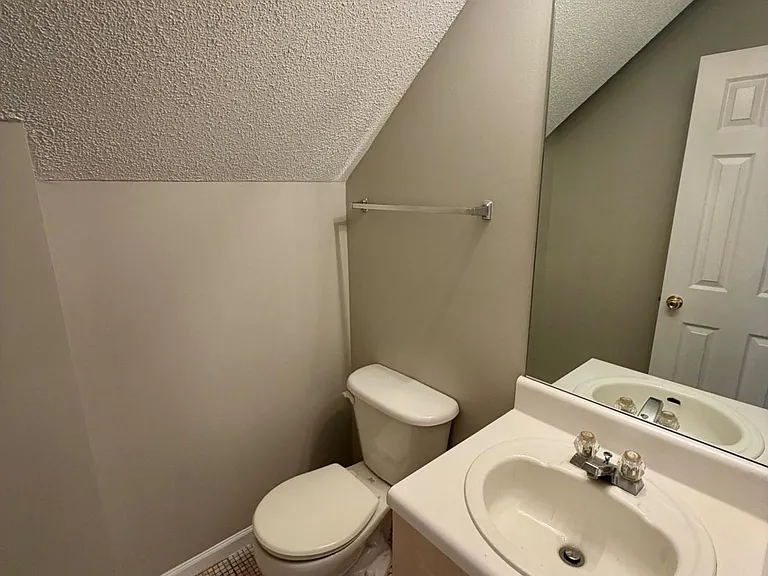 15 Lakeside Cir — Photo 8