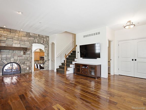3rd image of 3875 Andover Ave