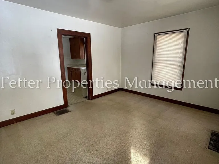 1621 Burdette Ave — Photo 2