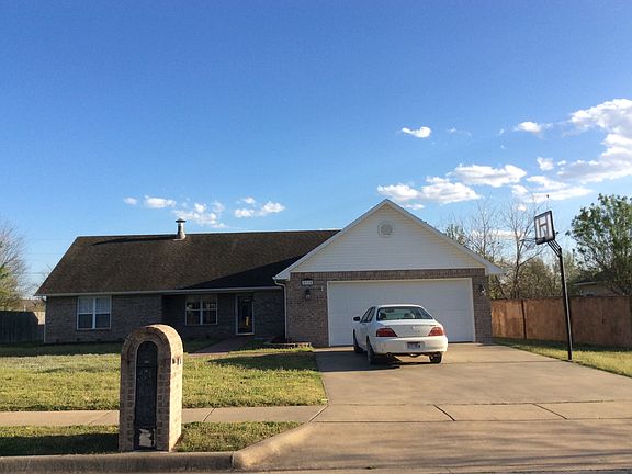 3rd image of 2715 E Holmes Dr