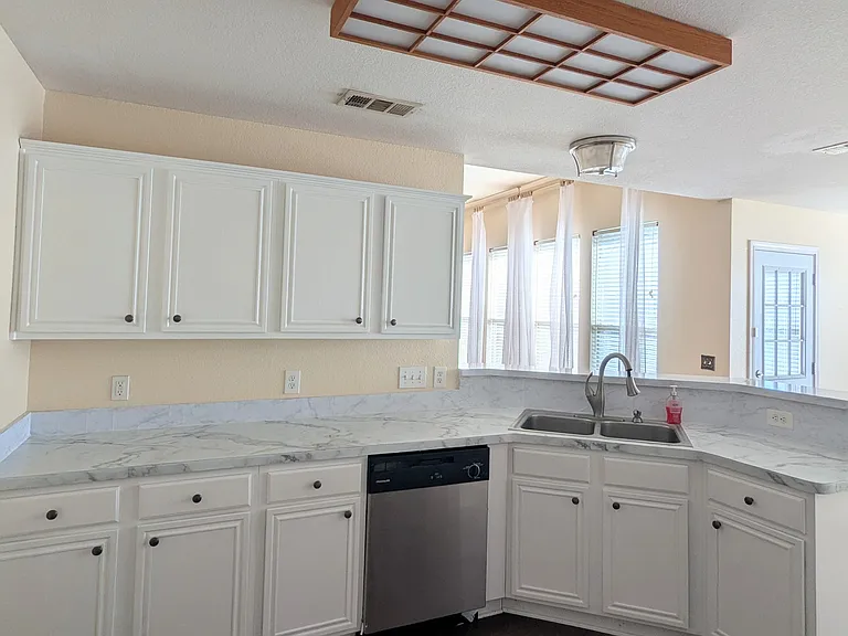124 S Bending Oak Ln — Photo 3