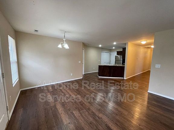 4th image of 1131 S Clifton Ave