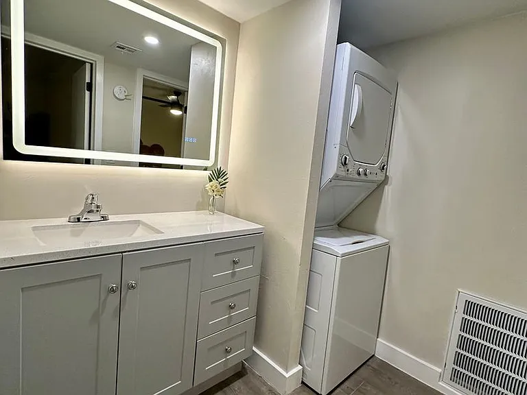 150 E Hardy Rd — Photo 12