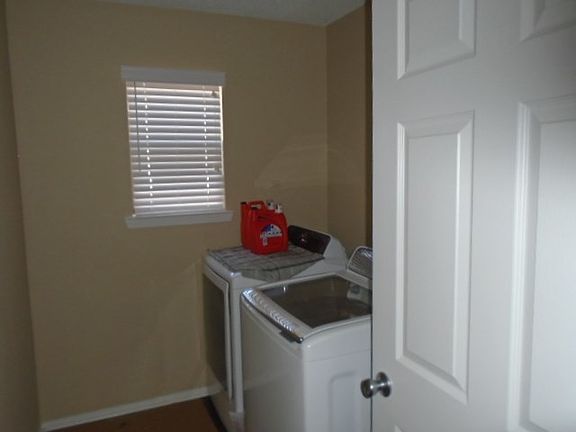 3rd image of 3614 Driftwood Dr