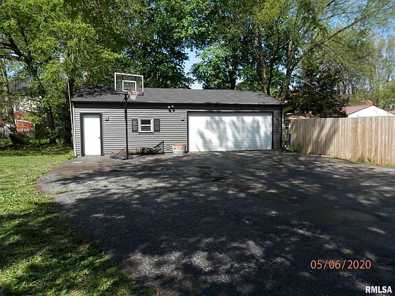 4th image of 1076 N Cherry St