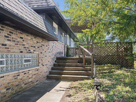 2nd image of 2740 N Cedar Rd