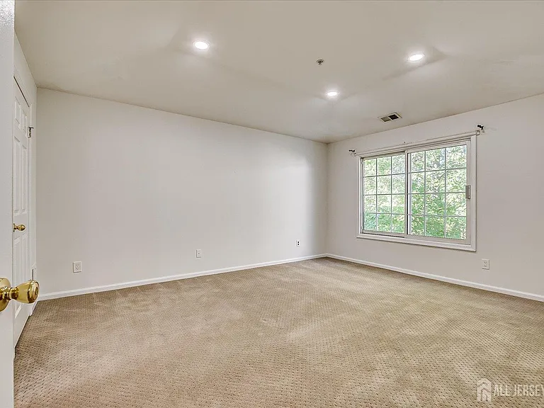 936 Waterford Dr — Photo 18