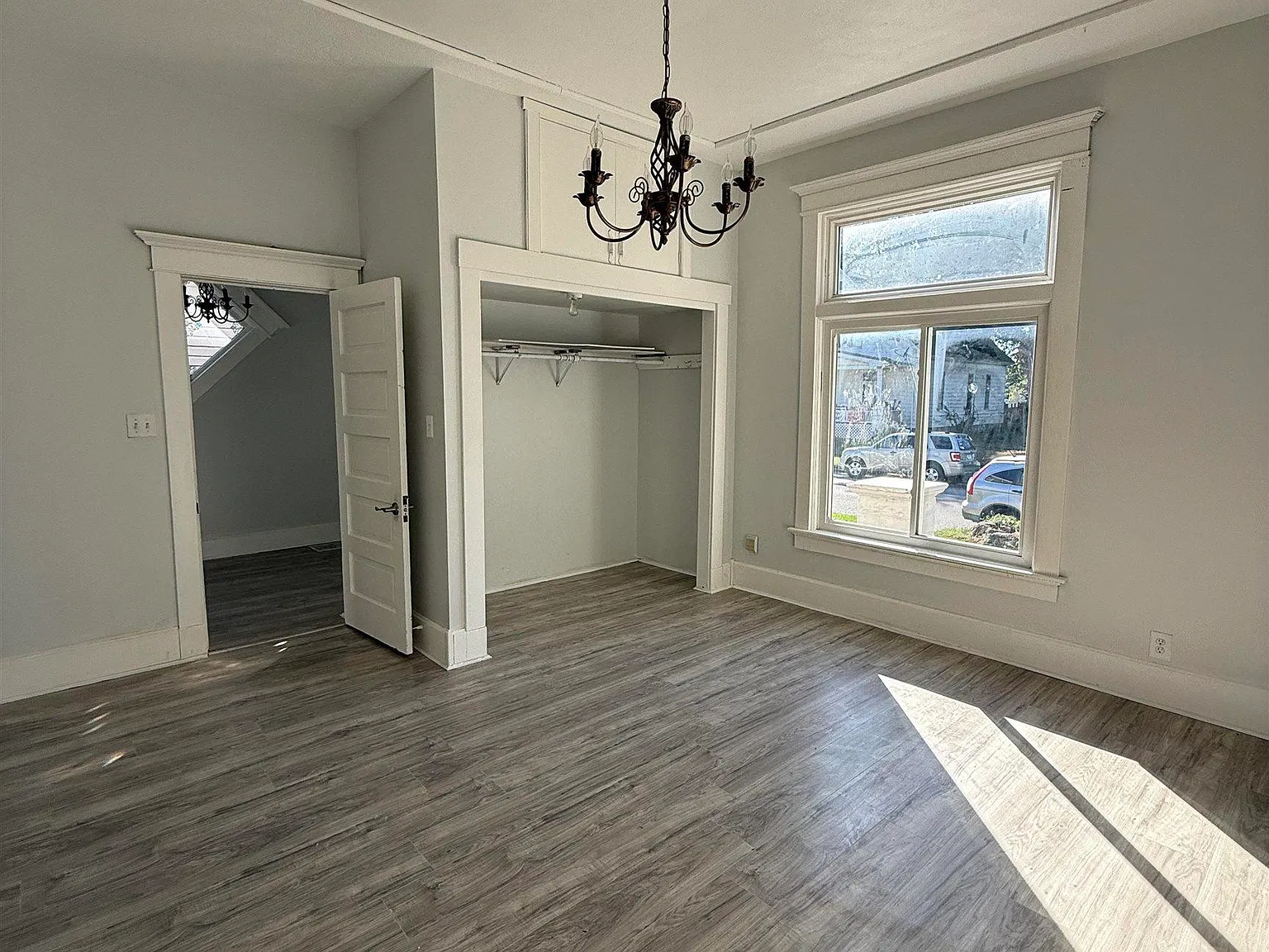 4 bed, 1.0 bath, 2342 sqft, $1,800 — Photo 3