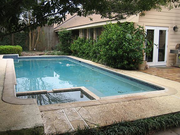 Pool & Spa