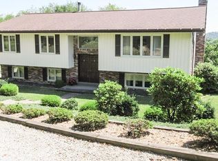 1037 Camelot Dr, Apollo, PA 15613