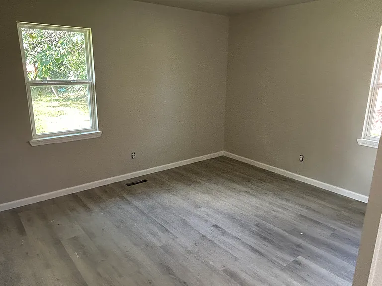 205 E F St — Photo 8
