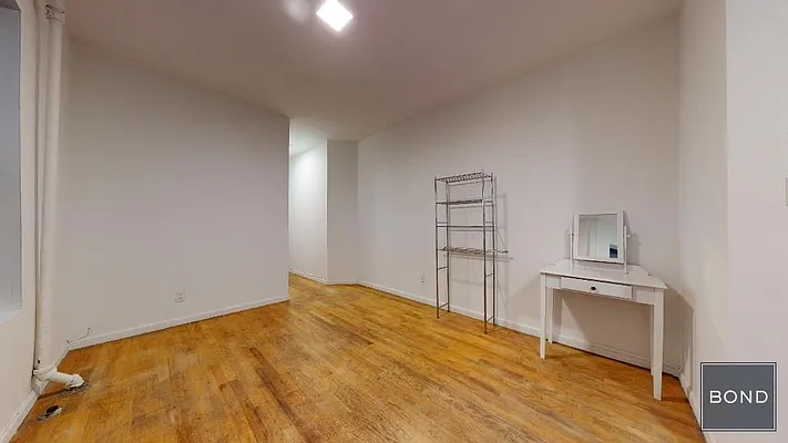 Rented by Bond New York | media 20