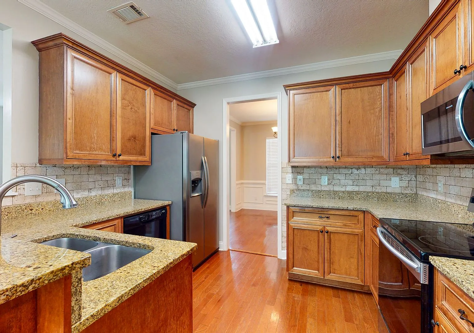 Beautiful 5 Bedroom home in Canterbury Farms! — Photo 3