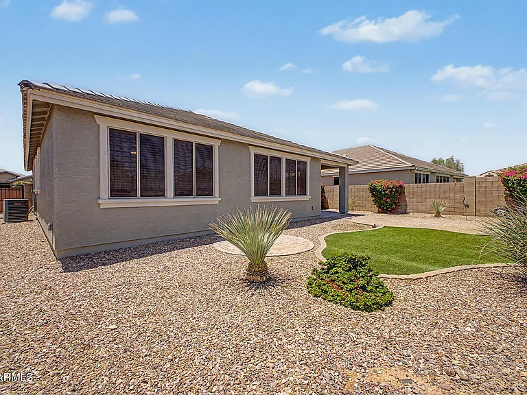 3413 N Loma Vis — Photo 20