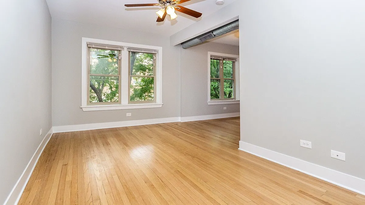 Building Photo - 2335 W Ainslie St #3