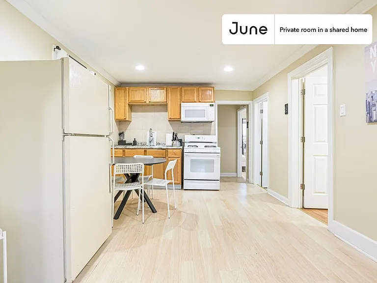 1639 W Superior St #C — Photo 8
