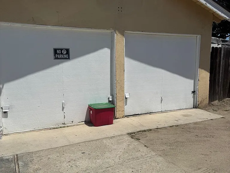 10541 Sycamore Ave — Photo 32