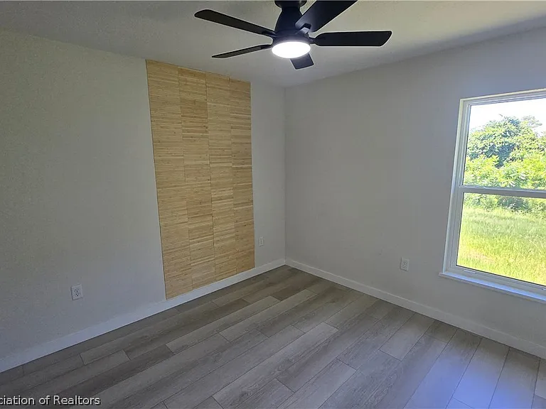 339 E Waterway Ave NW — Photo 11