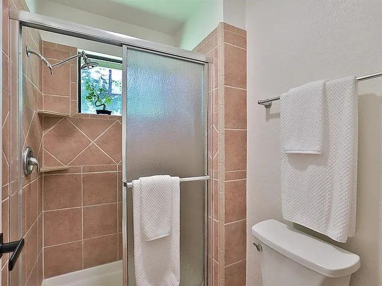 6821 Havenhurst Dr — Photo 21