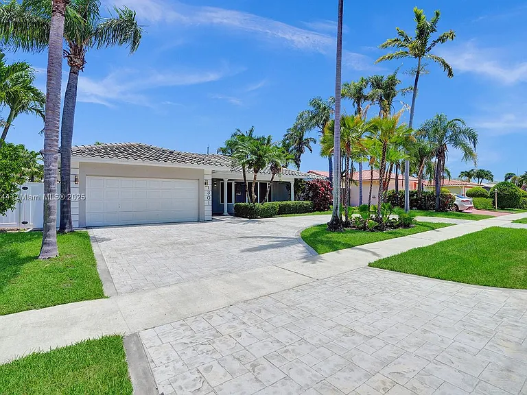 1301 Rodman St — Photo 10
