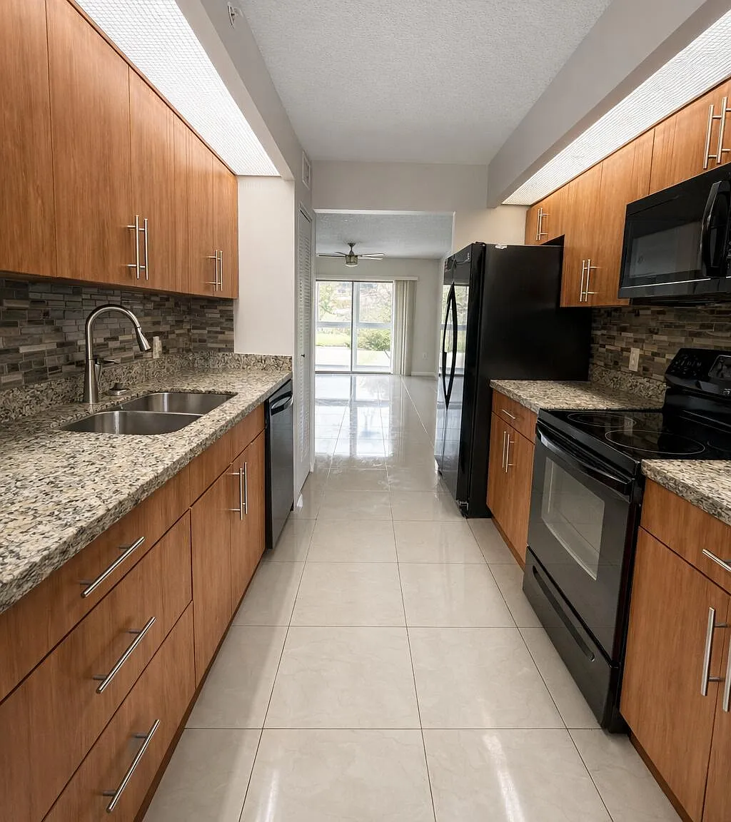 12551 SW 16th Ct — Photo 2