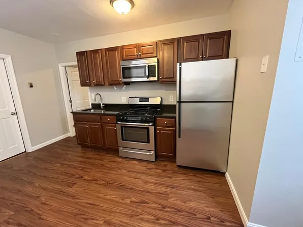 84 Cabot St APT 3, Beverly, MA 01915