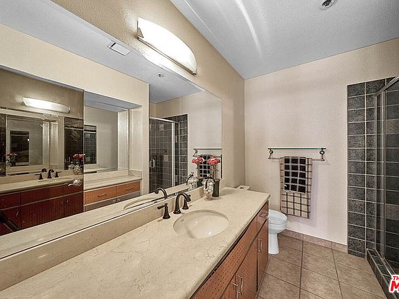 3rd image of 121 S Hope St APT 510