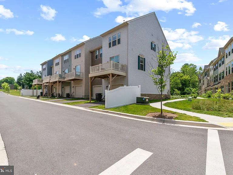 9826 Posterity Ln — Photo 35