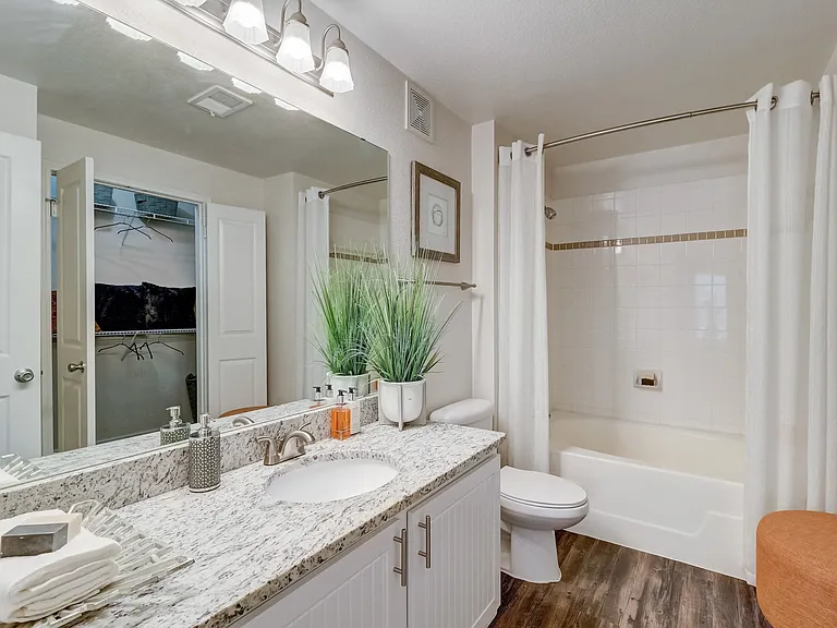 Riverbend Apartments — Photo 10