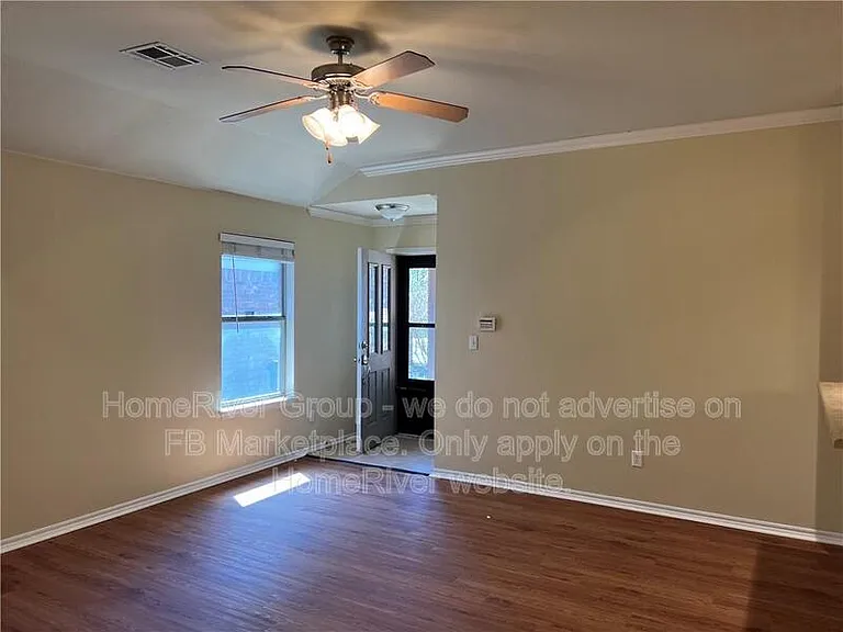 11137 SW 5th St — Photo 2