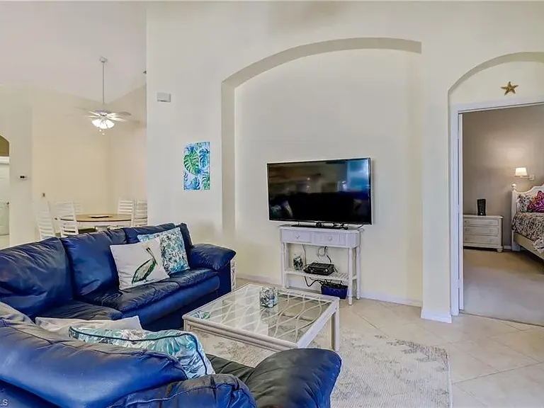 913 Fairhaven Ct — Photo 12