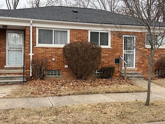 3rd image of 21700 Pembroke Ave
