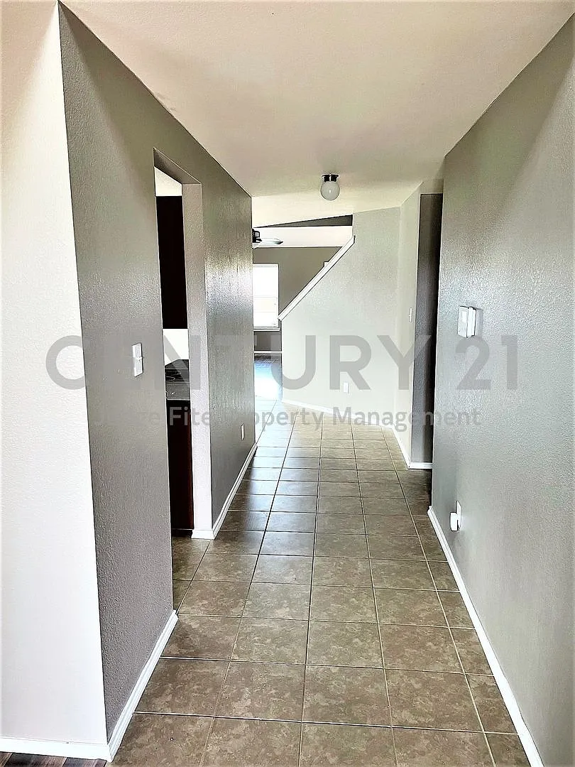 Stunning 2-Story 5/3.5/2 with Open-Concept Living in Royse City! — Photo 2