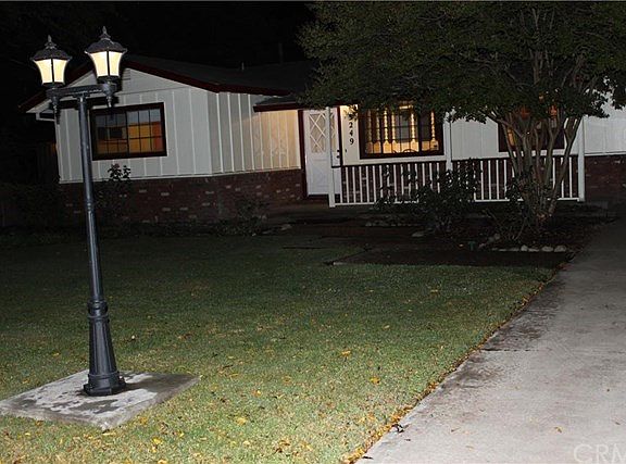 solar powered lampstands