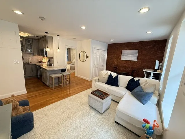 8 Battery St #4 — Photo 5