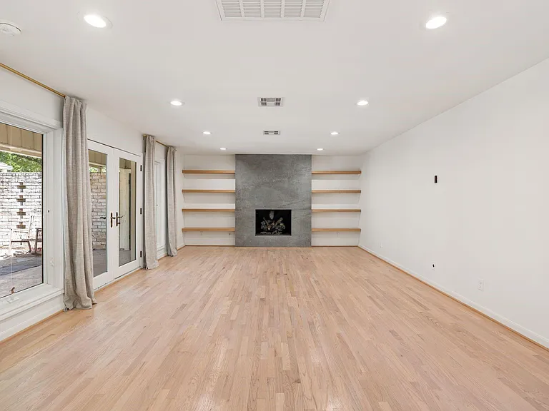 13703 Queensbury Ln — Photo 12