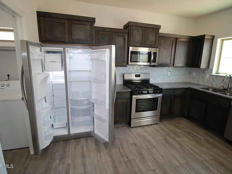 620 Adrian Arellano St W — Photo 29