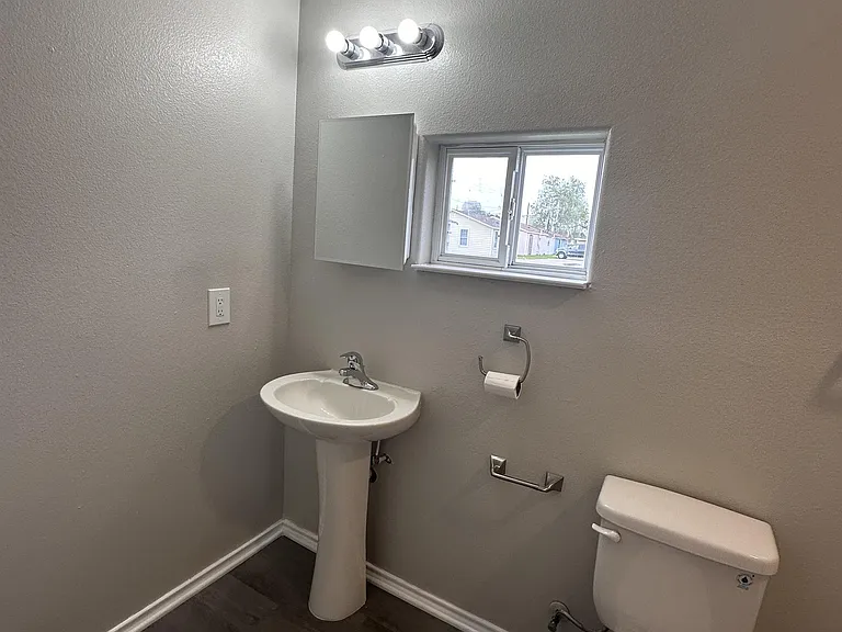 1603 Caldwell St — Photo 3