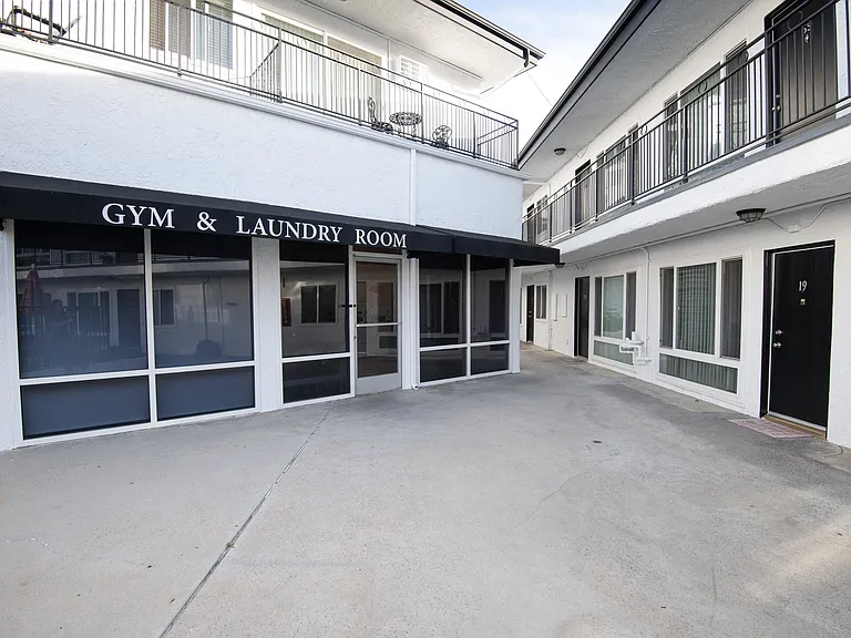 Sunset Ridge at La Crescenta — Photo 6