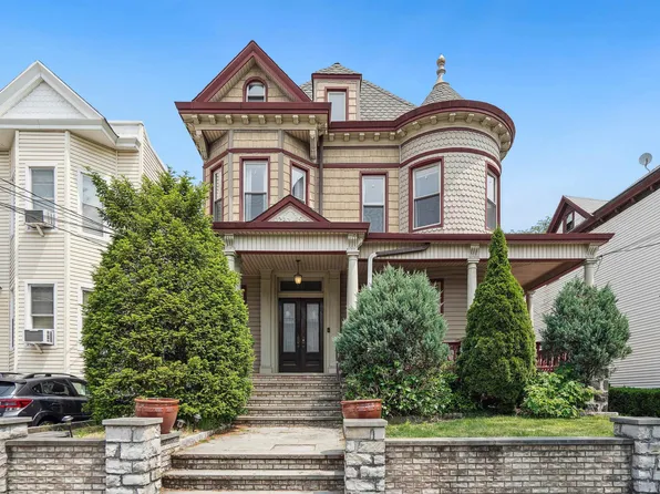 26 Carlton Avenue image 1 of 30