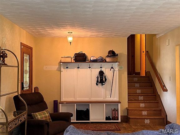 3rd image of 806 Charles Ct