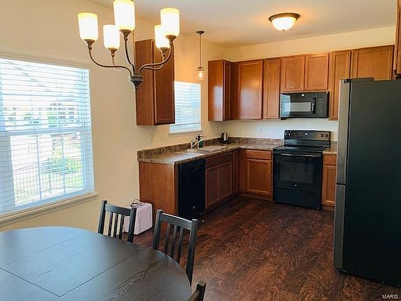 5th image of 2420 N Larksong Dr