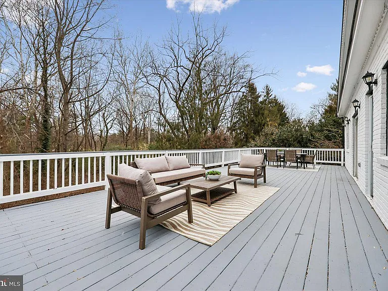 4902 Derussey Pkwy — Photo 29